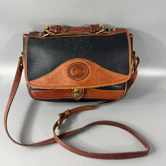Vintage DOONEY & BOURKE BLACK ALL WEATHER LEATHER Crossbody Shoulder Purse - Picture 1 of 13
